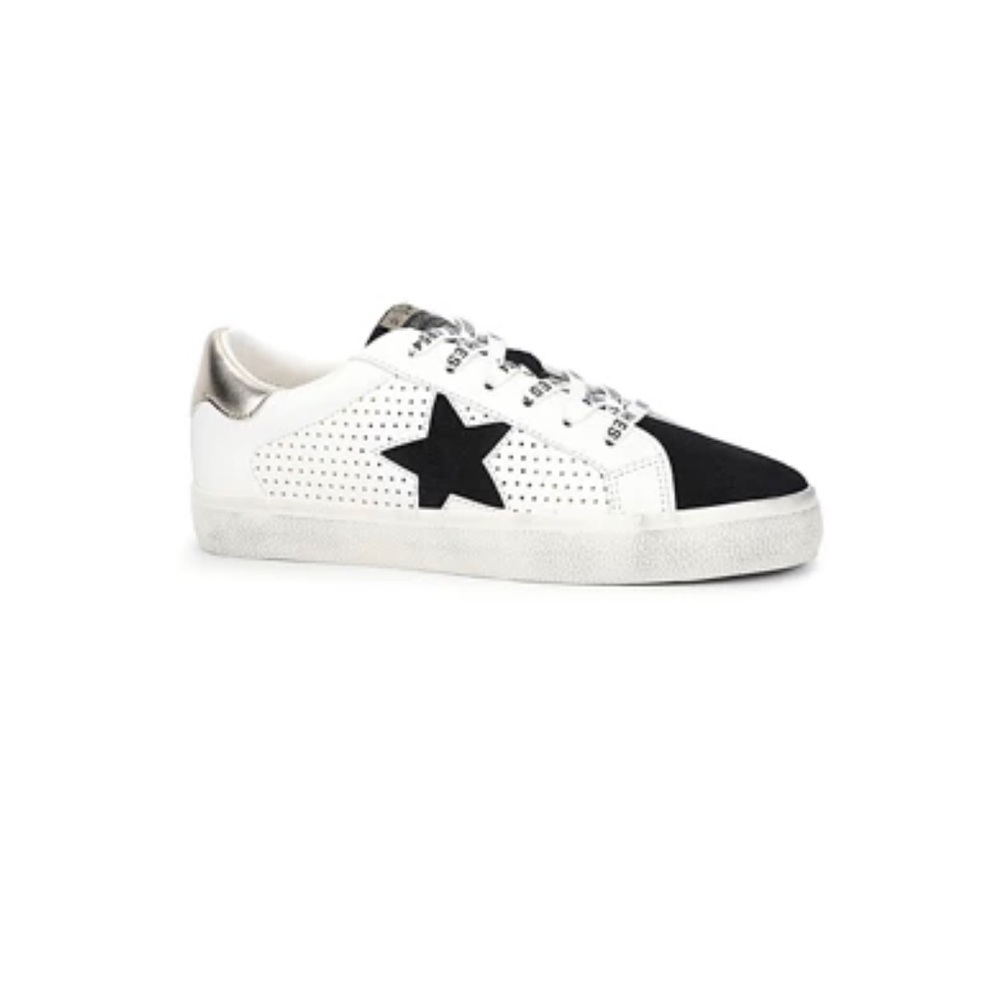 Vintage Havana’s - size 6.5 - black and white low tops